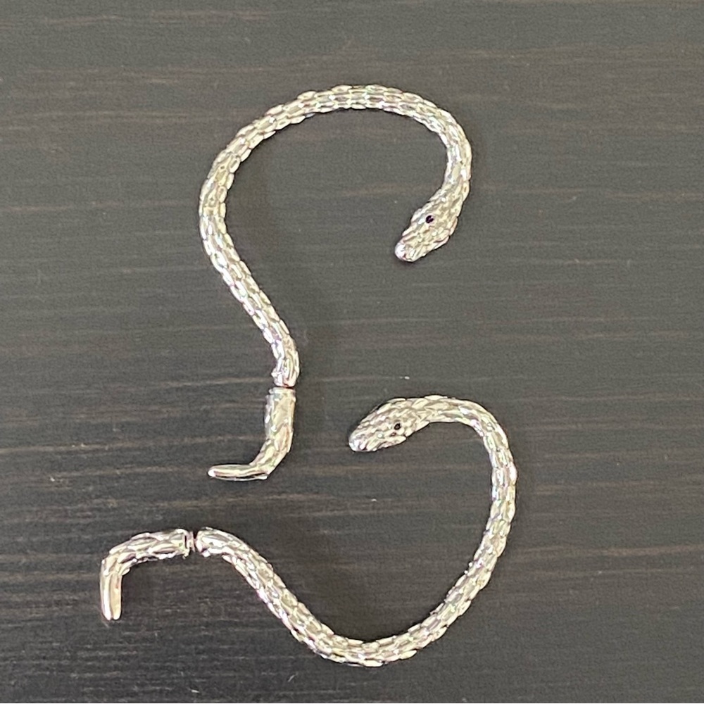Pair of Silver Tone Snake Ear Cuffs Earrings NWT - Picture 10 of 14
